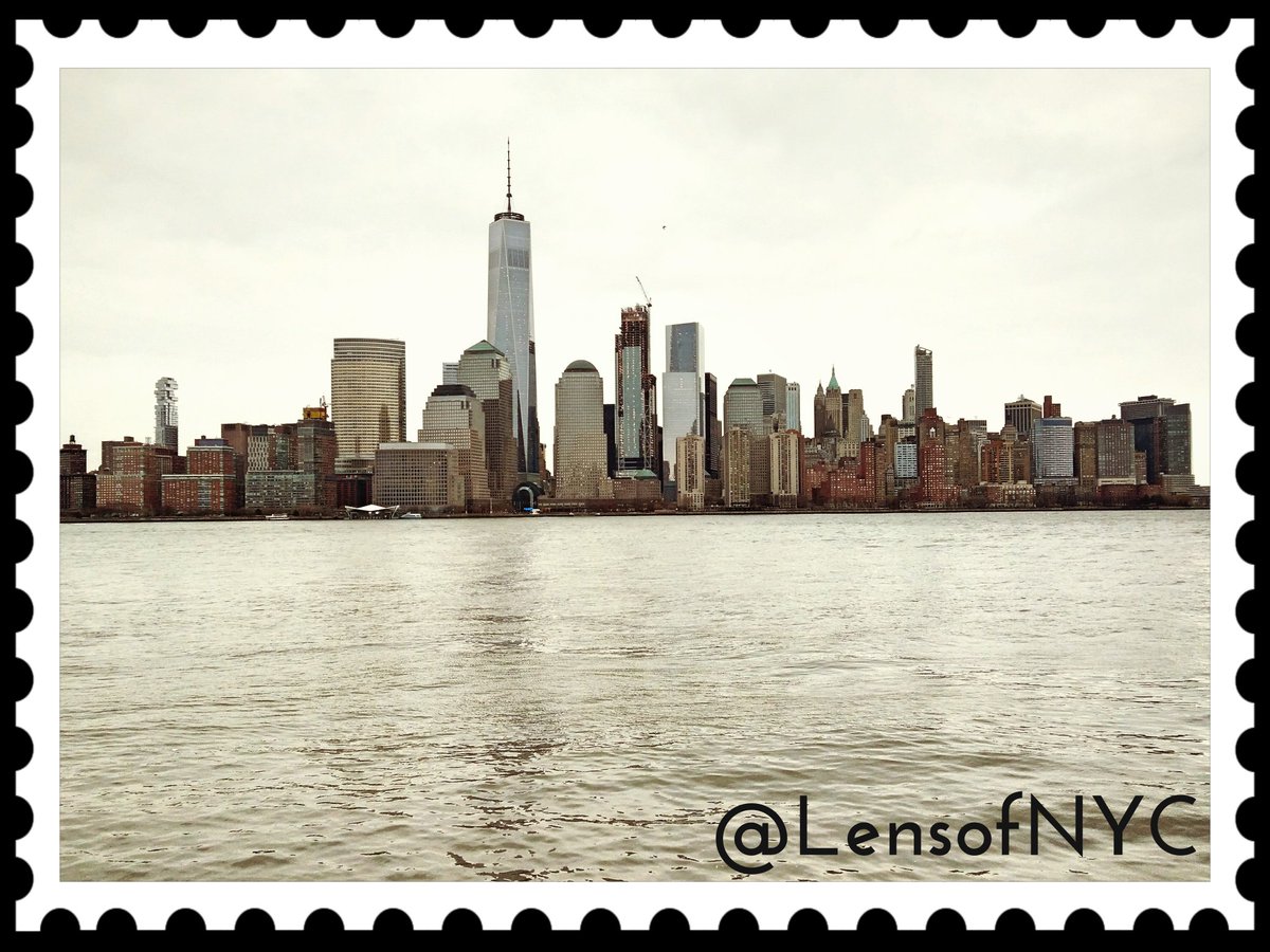 LensOfNYC's tweet image. #Manhattan  Skyline...  Happy Friday!  Live and let live..  #NewYorkCity #NYCLens