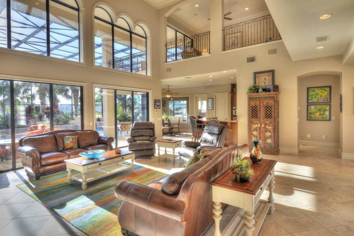 StarsOfPremier's tweet photo. #SpruceCreekFlyIn #HangarHome #PilotLife #7FL6 #TaxiwayHome #CoastWiseHome #GatedComm #GolfCourseComm #Video https://t.co/c6vPfKGzkA https://t.co/DqsTDPKmdD