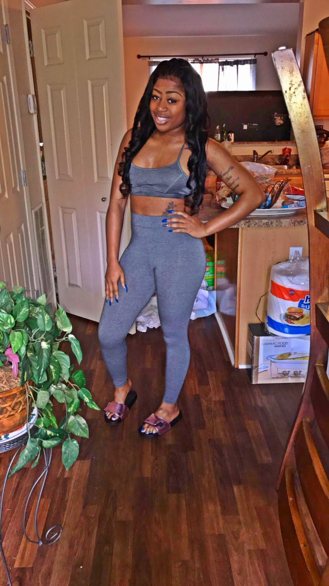 ThatsMiyaRay__'s tweet photo. I Dress Up So Much 🙄💁🏽, This What Chilling Looks Like 😍❤️👌🏾 #Natural #HappyWeight 😜 https://t.co/j9p9GAIAaP