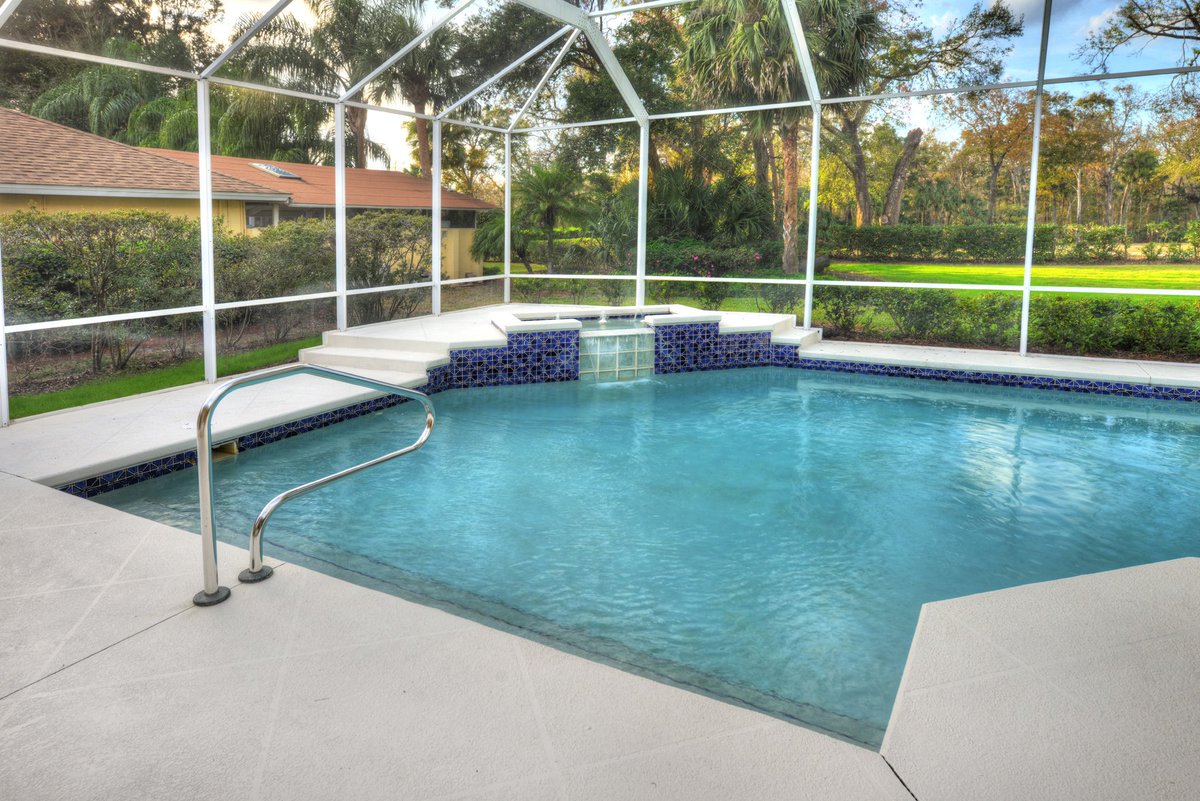 StarsOfPremier's tweet photo. #SpruceCreekFlyIn #GolfCourseHome #PoggenPohlKitchen #ThermadorGasCooktop #PoolLanai #GatedComm #Video https://t.co/KJxw8dtN0G https://t.co/SLmr2mJHec
