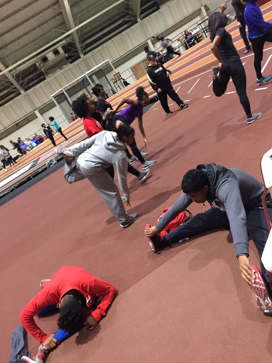 SjcTrack's tweet photo. We've arrived &amp; getting warmed up for the #VATechInvite .@VT_Track! #GOSJC ⚔️🛡⚔️ @milestatdotcom Catch is live: https://t.co/EmPJXHu8rl https://t.co/PWrJPmC45J