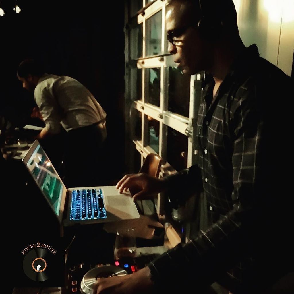 BuzzBoundMed's tweet photo. #buzzbound in the #house2house with #DJKT tonight @onedooreast #musicbuzz #shareyourbuzz https://t.co/8GGC9Nhtdv
