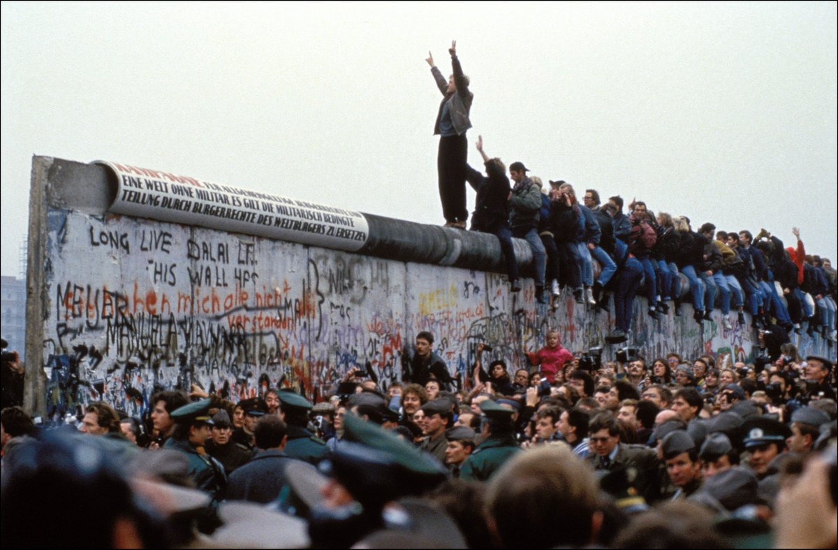 voxdotcom's tweet photo. Berlin’s mayor to Trump: "Mr President, don’t build this wall" https://t.co/qbdObT3VdE https://t.co/p3HyqXLgkp