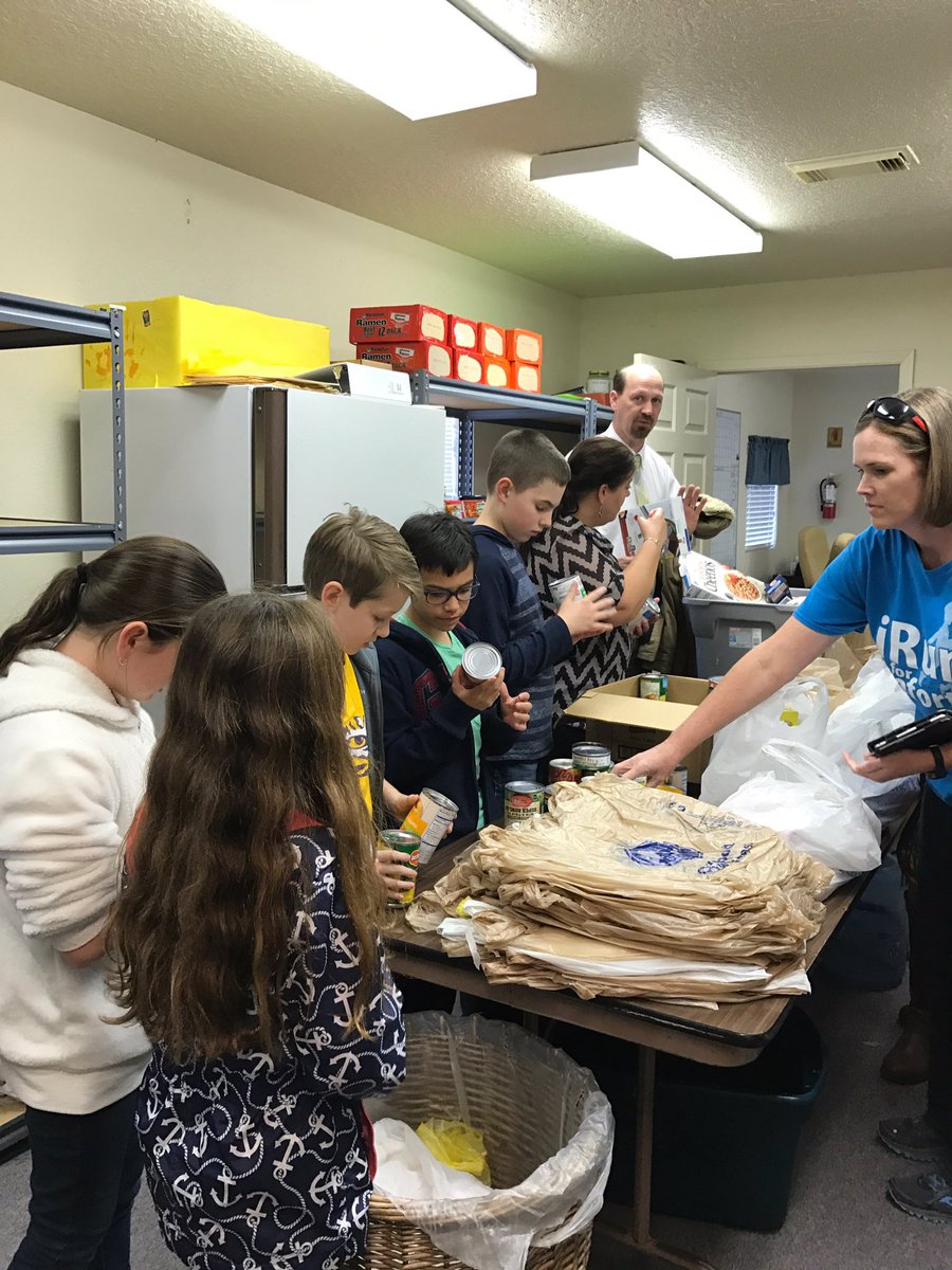 Getoutdoorstoda's tweet photo. Goforth leaders stocking the food pantry with Character! #goforthgreatness https://t.co/WdgKCboGjm