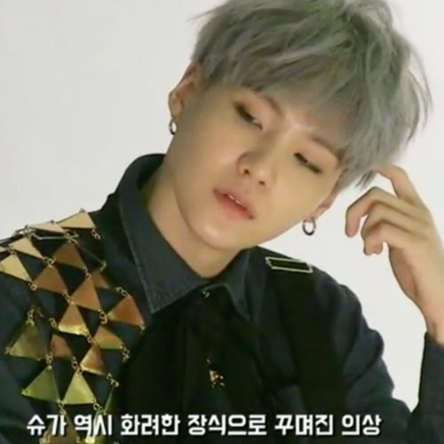 absolutejeon's tweet photo. Yoongi is either a really attractive model or a cute goofball, there's no in between https://t.co/5KFBeTkBRM