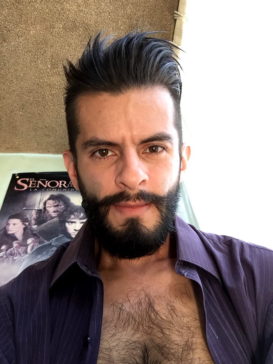 loboskkie's tweet photo. Los viernes vestimos de morado, y salimos temprano 👌🐺
#FelizViernes https://t.co/0znvPYp0vC