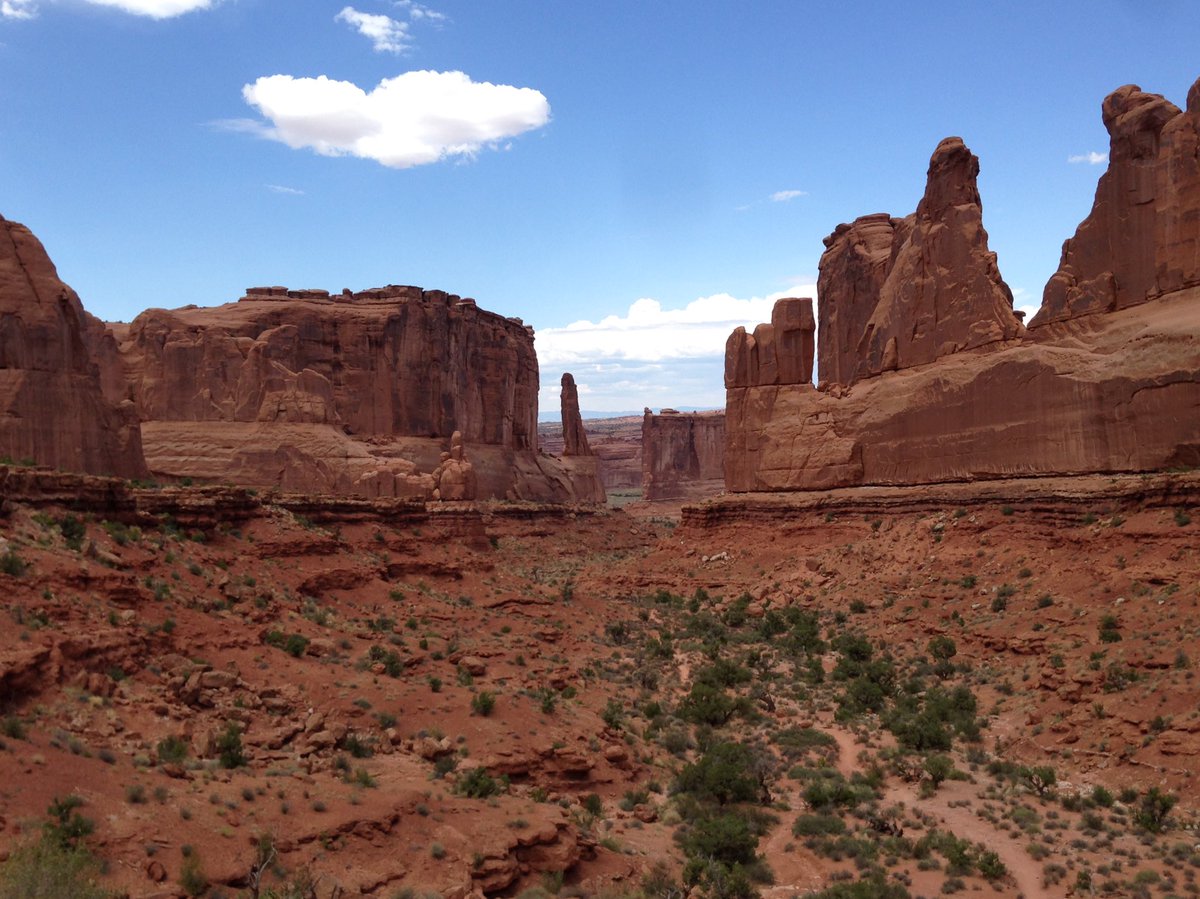 redqueen1013's tweet photo. @BadHombreNPS Arches National Park, Moab UT, 2016. Don't know why that first stone formation didn't make the UT license plates. https://t.co/e4I0GEUwCc