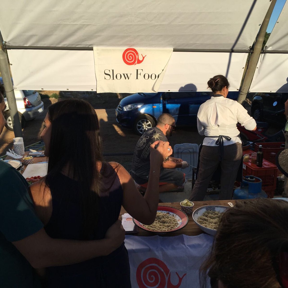 🥕🍅#ProduccionOrganica>esta en funcionamiento el "Mercado de Cercanía" en Atlántida,con venta de productos y degustación de cocina saludable