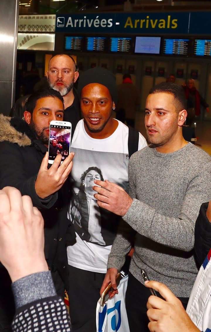 Galsenoir's tweet photo. J'imagine la tête du mec kan i va pas trouvé sa toff 😂😂😂😂
#FanLiveAPP https://t.co/P2Rk6W49yK