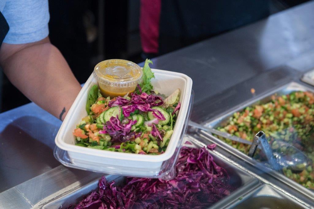 soomsoomfresh's tweet photo. Come one, come all - #vegans, #meat-lovers, #Mediterranean obsessed. Choose from a variety of salads, vegetables and falafels! https://t.co/CCNu0fFBTT