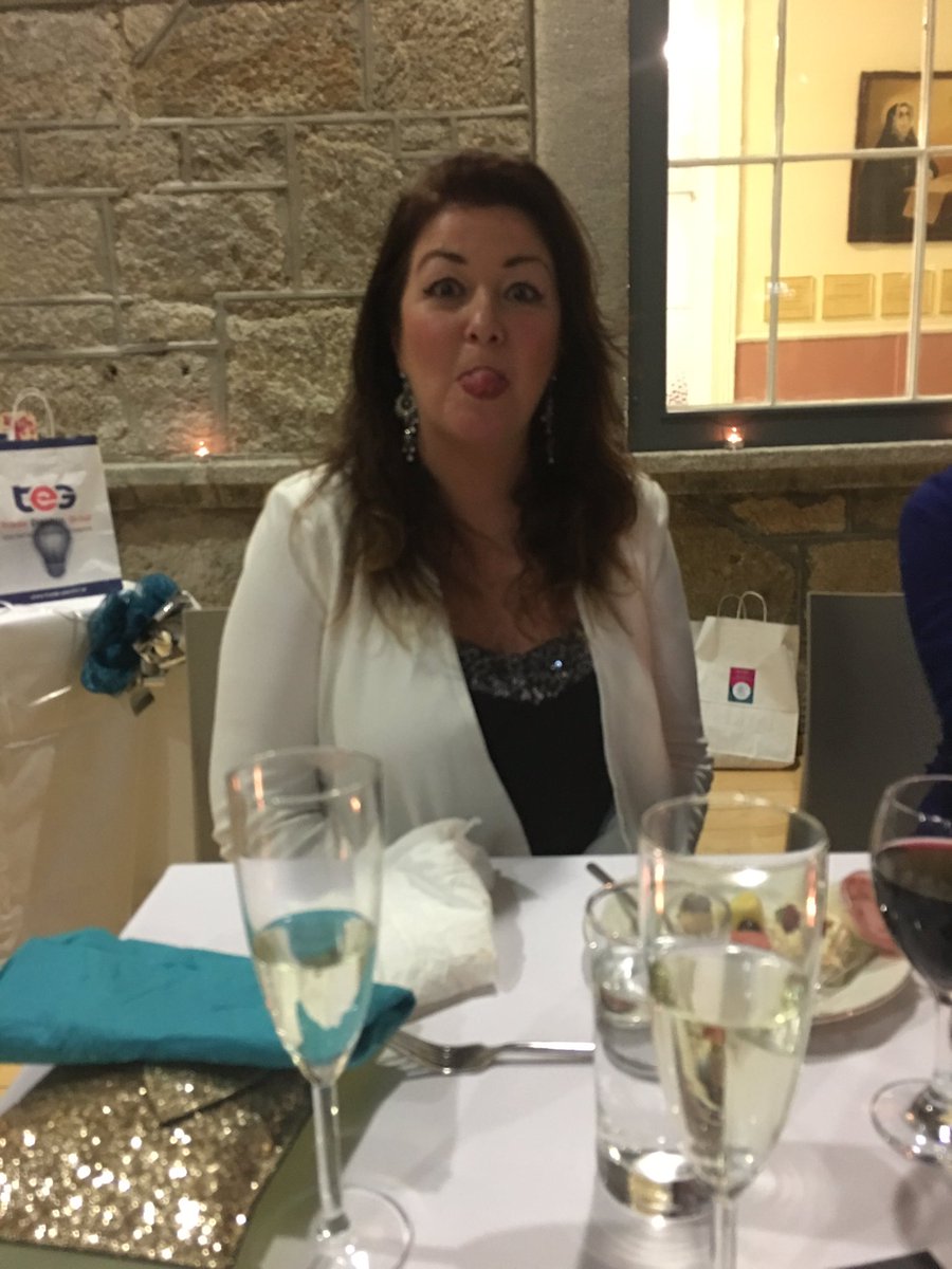 SarannaMoony's tweet photo. Architect of MAPPA's new website  #MAPPAdinner2017 @MountAnvillePPA @CarolOKelly https://t.co/R0vrJnD9to