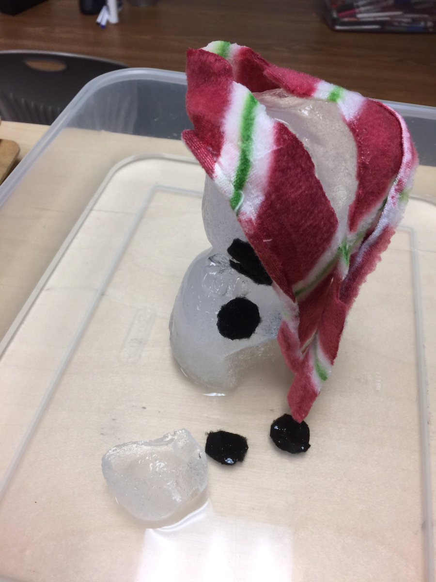 katmunford's tweet photo. It's too warm in Texas for our poor snowman #twehowl #happyclassrooms https://t.co/qrLCA86NnO