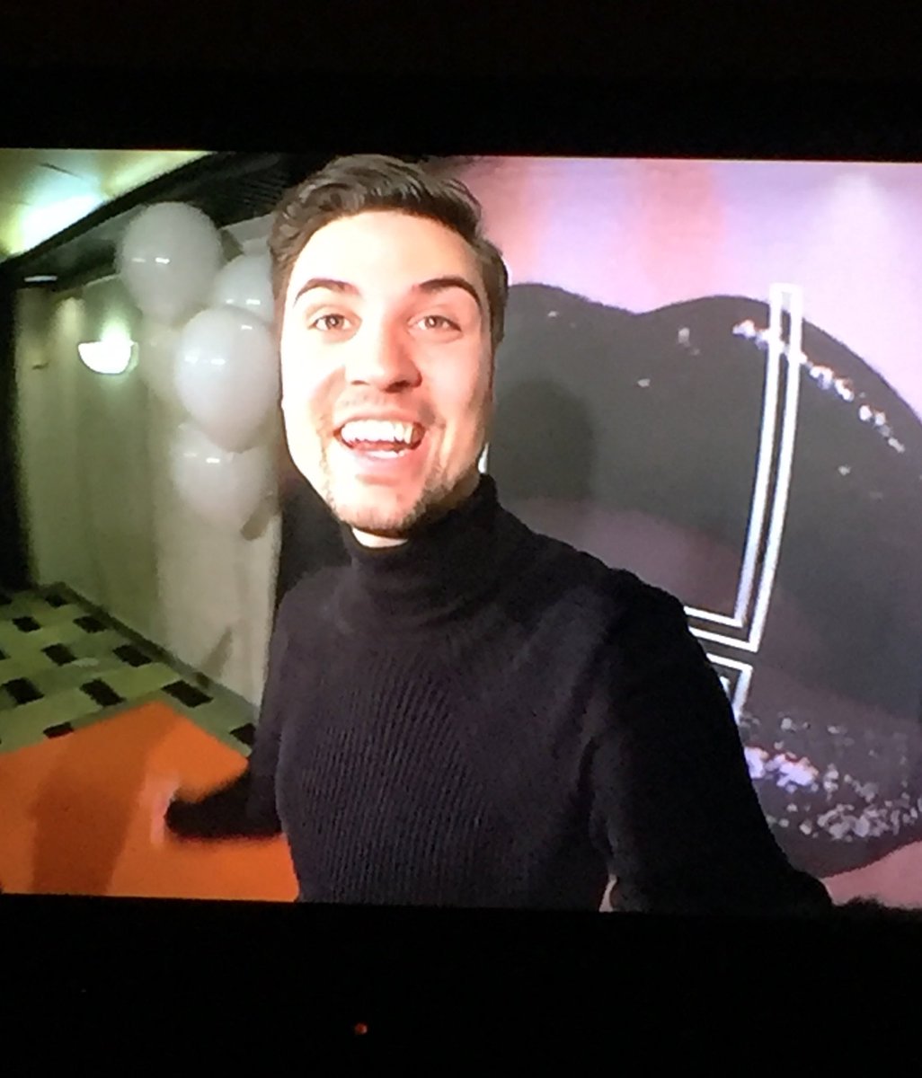 karlsson9927's tweet image. spenderar min fredagkväll med att kolla på @detvarmindag gamla videos❤️ ler som en galning, du är fantastisk Jakob, riktig Glädjespridare❤️