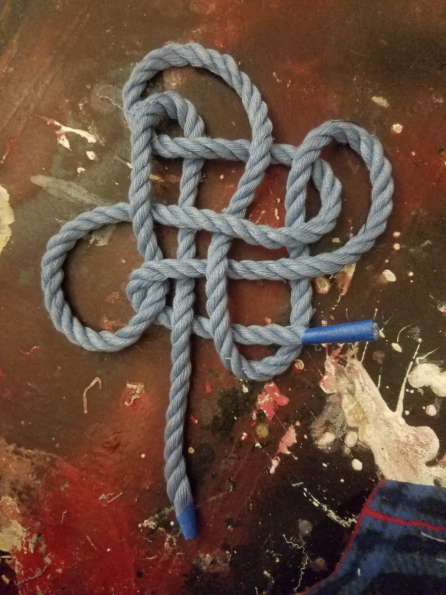 devilcreated's tweet photo. to whoever asked me for a flower knot tutorial, this is the best i got cause im lazy as hell https://t.co/xfq8HSgypO