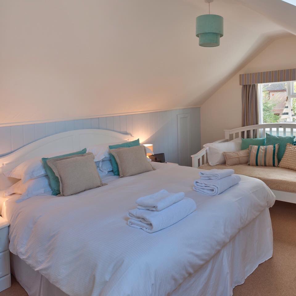 The_Fishbourne's tweet photo. Travelling on business? Need a nights stay?
Contact our reservations team on 01983 873 572 or email office@innsofdistinction.co.uk @VisitIOW https://t.co/Aq0kc41Hof