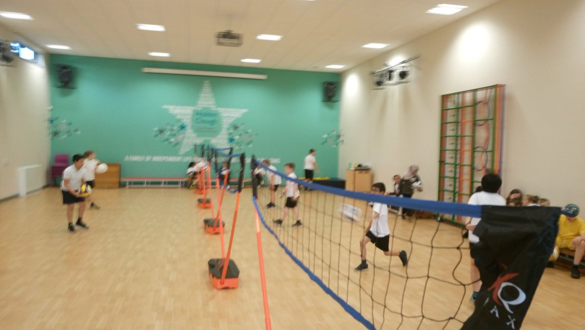 CloughSport's tweet photo. Year 5 working on their volleyball serve! @tamesidessp @HeadHoldenclou1 https://t.co/a61sERE6Qd