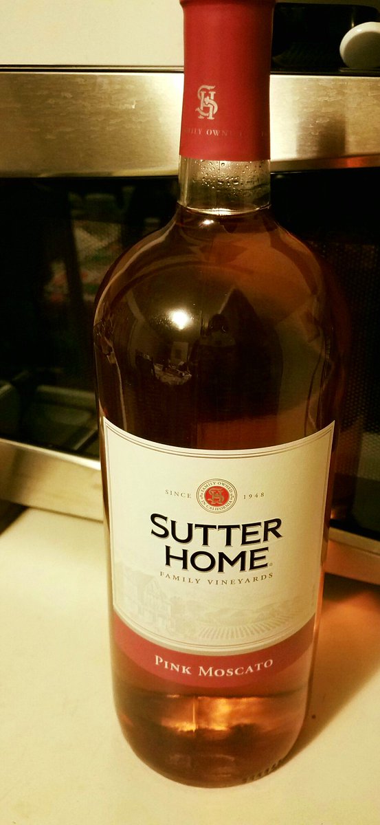 BoSSLadyKk's tweet image. 🍷🍷🍷😙😙😙 #dotd #differentday #differentdrinks #sutterhome #winelover #winetime #soneeded @SutterHome @wineweirdos