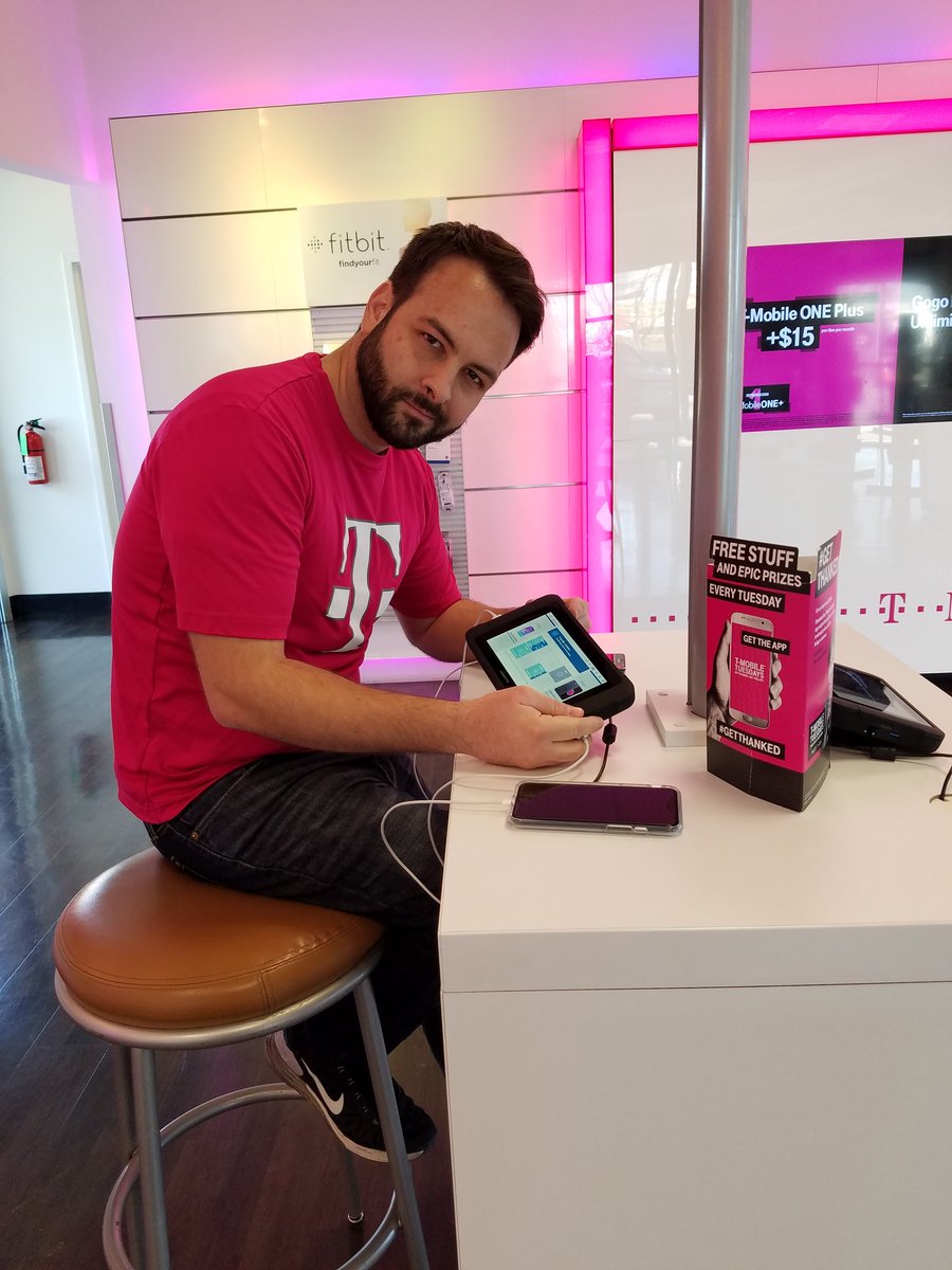 tmorayray's tweet photo. @brandroid114 with 2 voice and a mint switch from AT&amp;T #riiag#fresnovalleydistrict @TravisRubenhold @RobScottDM @MikeG_0710 @richgarwood https://t.co/T5x3xhB2ie