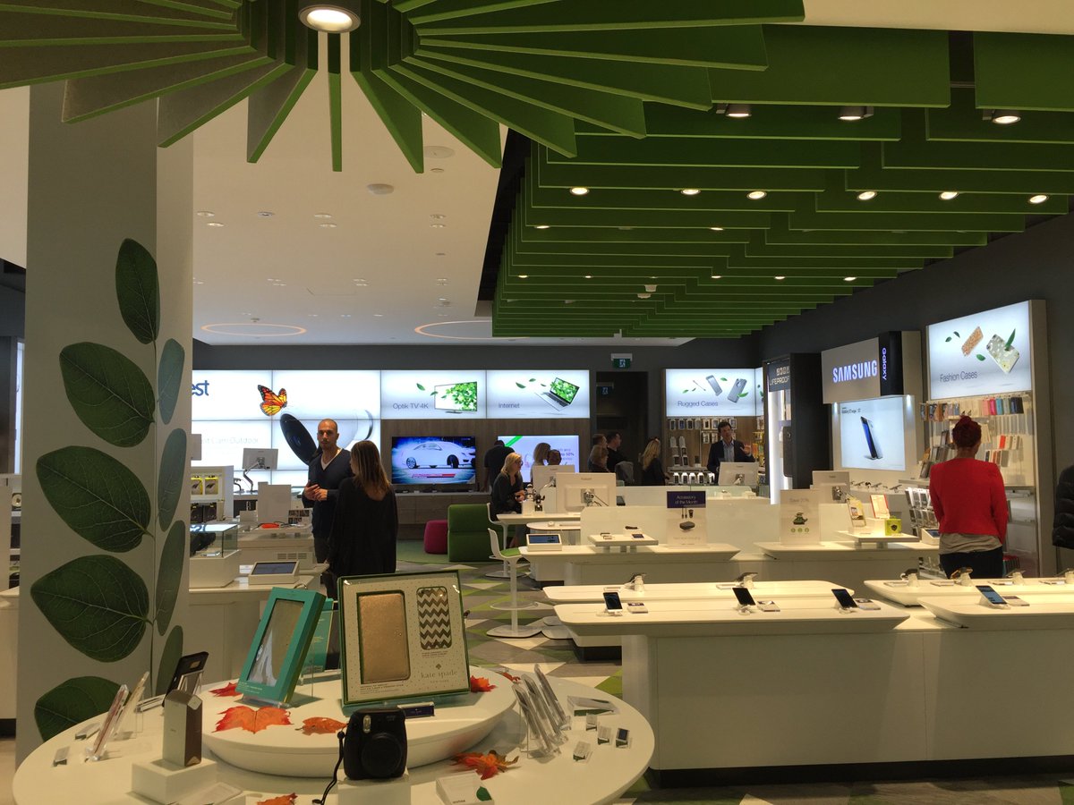 emilyc404's tweet photo. Care for a tour with @ambermac? Check out the brand new @TELUS stores and the latest, greatest gadgets: https://t.co/3p4nqVw2Hs https://t.co/3RZGsNufx7