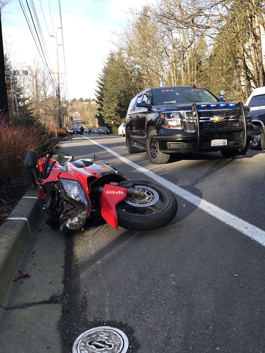 BvuePD's tweet photo. New rider + no motorcycle endorsement + no skill + trying to run from the police = road rash and jail. #ridelegal https://t.co/jmqWU8wiIC