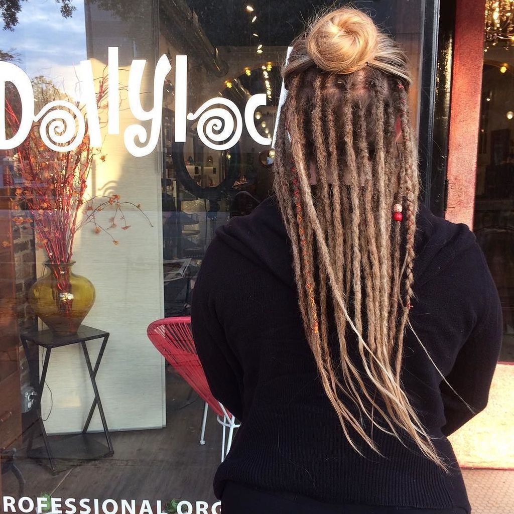 dollylocks's tweet image. Partial dreadlock installation by Caylin! ✨

#dreadlocks #dollylocks #partialdreads #locks… ift.tt/2kCQaH9