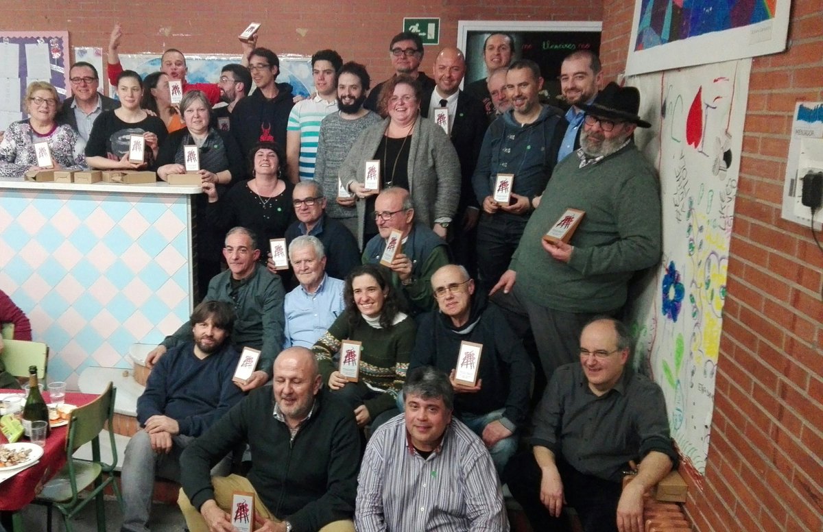 Entrega de records del 25 aniversari dels <a href="/fogueronsgracia/">Foguerons a Gràcia</a>  #viladegracia