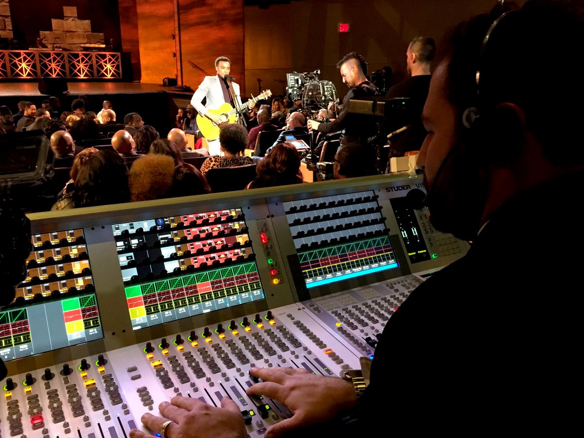 OSACORP's tweet photo. @OSAIntl #FOH engineer mixing during a performance by @jonmcreynolds at #BMITrailblazers of Gospel Music. #osa #onstageaudio #studer #vista https://t.co/JPg92DnQHB