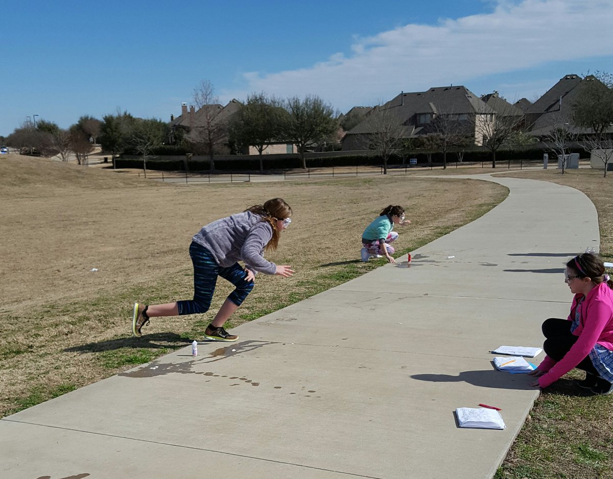 loyasupersquad's tweet photo. #wilmeth # rockets #testingvariables
Having a blast launching rockets today!! https://t.co/ZutSyPJZMg