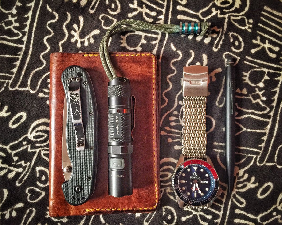 PocketRiders's tweet photo. @FenixLightingUS @edcgentleman #Friday #PocketRidersLeather #everydaycarry #ontarioRAT1 #fenixflashlights #deepbluewatches #crosspens https://t.co/uNQ3aH5Rsw