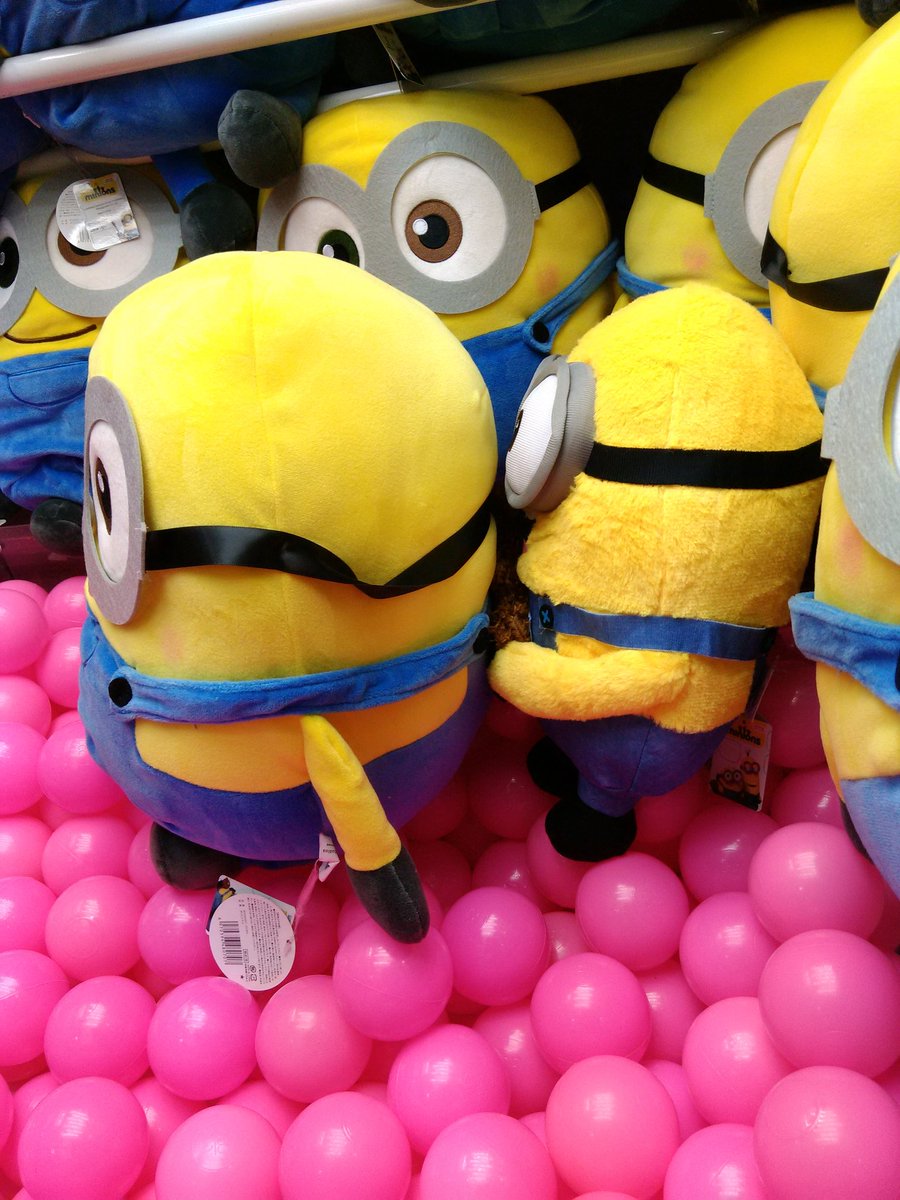 ラウンドワン横浜戸塚店 Pa Twitter ぬいぐるみ情報 ミニオンズ のメガビッグサイズ マシュマロキュートボブ登場 普通サイズの ぬいぐるみと こんなに違うんです 名前の通り いま人気沸騰中の マシュマロ生地なので 手触り もっちもち この触り心地を体感