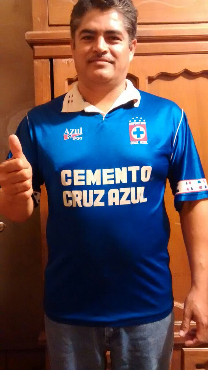 joce_huerta's tweet photo. @AztecaDeportes @Cruz_Azul_FC #ViernesBotanero https://t.co/2QN6Px2Sha