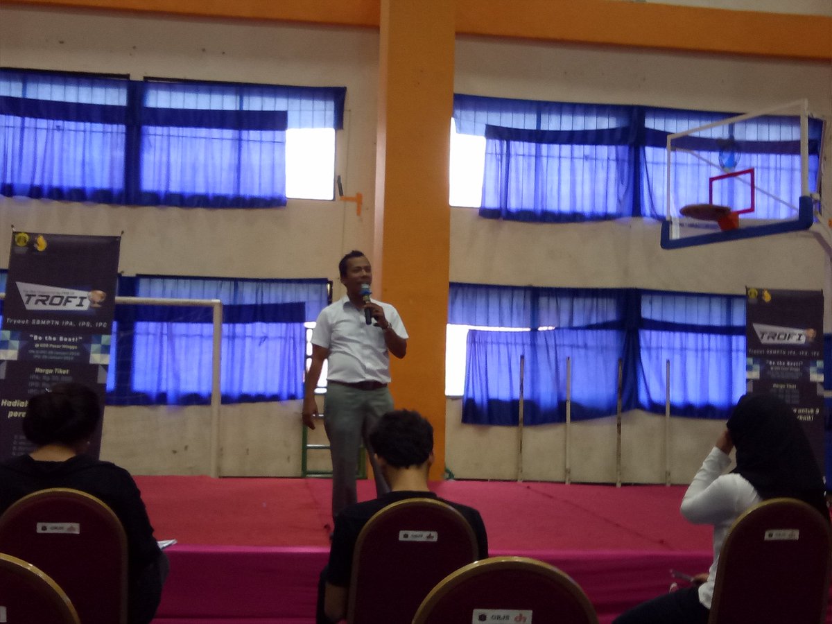 [LIVE REPORT]

Telah berlangsung company presentation oleh Ganesha Operation. Jangan lupa disimak dengan baik ya adek-adek:) #BeTheBest