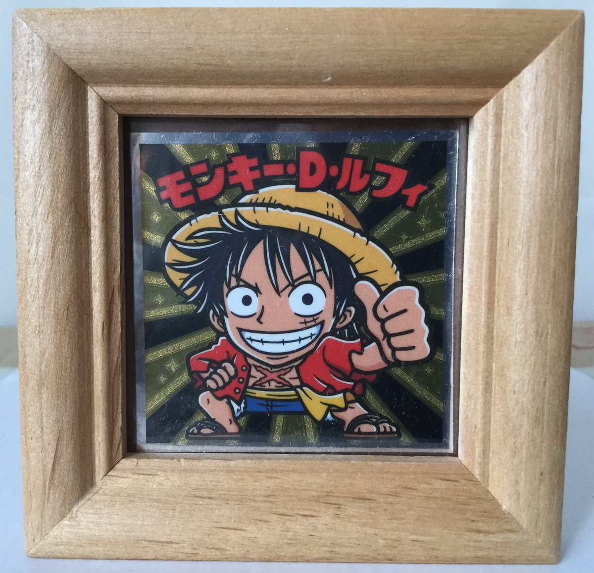 Ks ワンピースマンチョコのシールですが 百均のフレームで飾るといい感じ