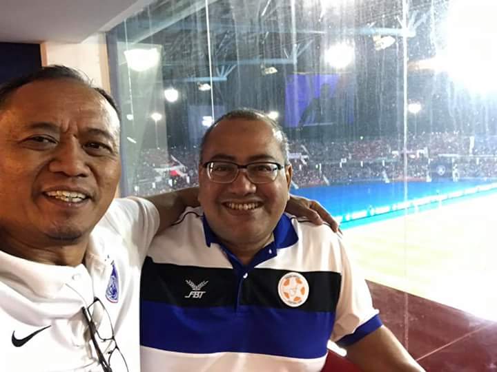 BuletinJohore's tweet photo. YB Adun Bukit Permai bersama pegawai Felda United malam tadi. Semangat kesukanan yang tinggi #ligasuper #jdtfel https://t.co/TM1D7SQNi9