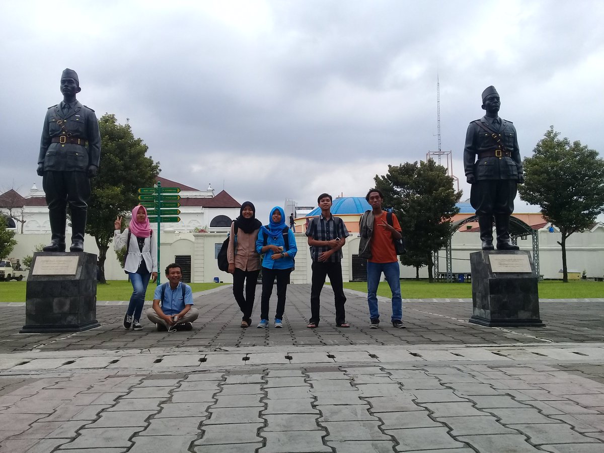 masrafihidayat's tweet photo. Ngancani dolan ng Jogja (26/1). Cc: @deviherlina24 @Hasta_Gunawan Nuha @rohmawatilaily @RasuliAdnan lan ling ra enek ng foto Damar mbi Joko https://t.co/turCKZ2Dqb