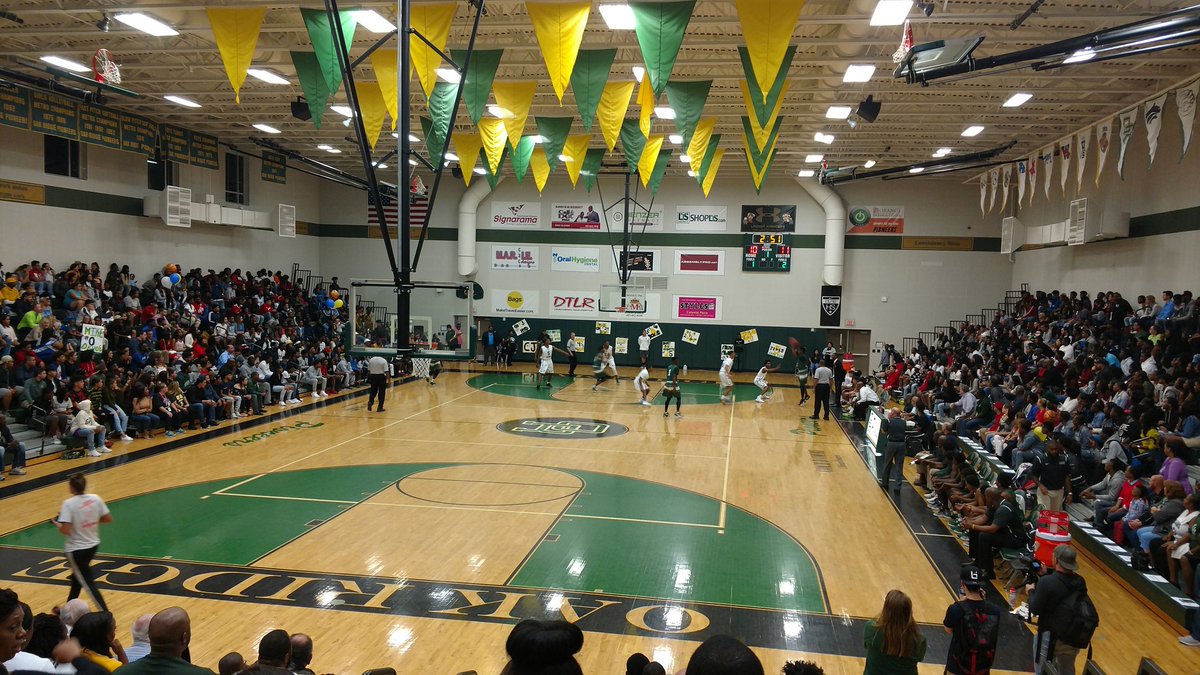 Great #rivalrylove atmosphere tonight between <a href="/OakRidgeHS_OCPS/">Oak Ridge HS</a> and @TrojansMenBBall!