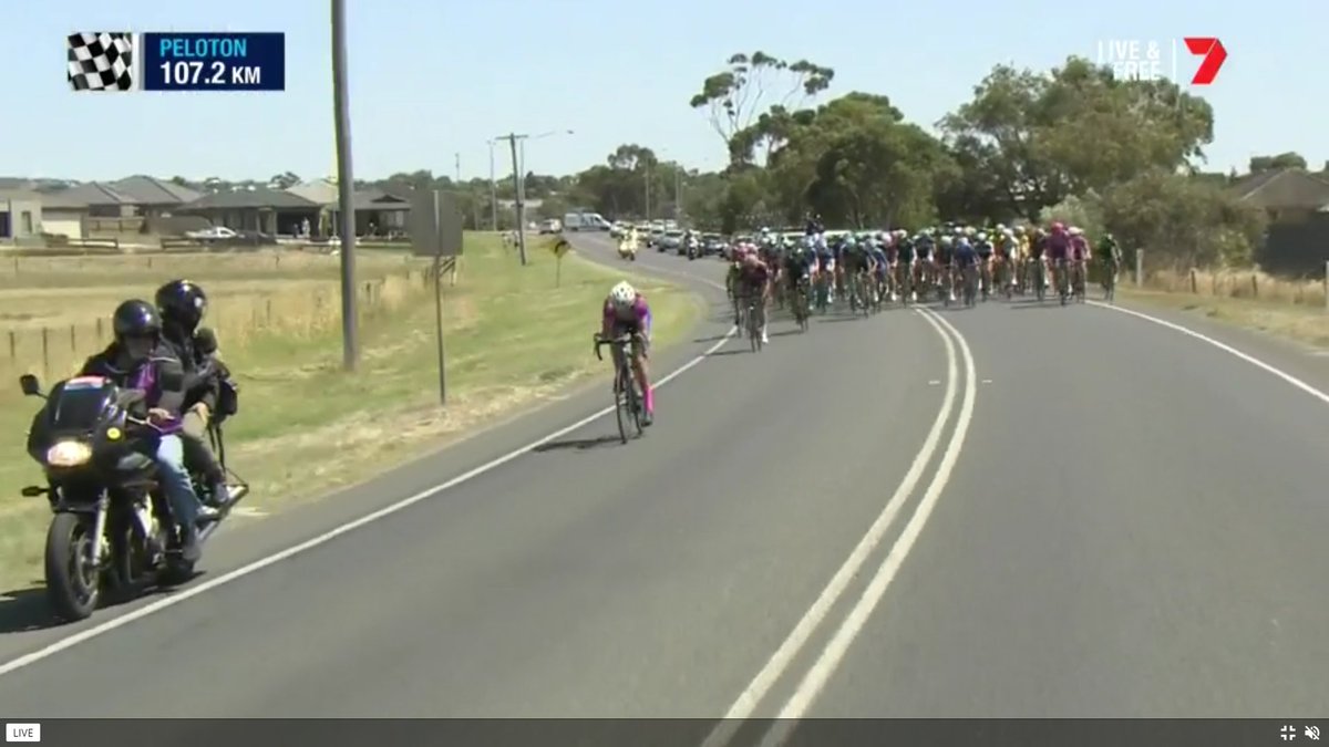 First attack of the day from <a href="/TotalRush/">Total Rush</a> <a href="/RushWomensTeam/">Rush Women's Team</a> #DeakinWomensRace #CadelRoadRace