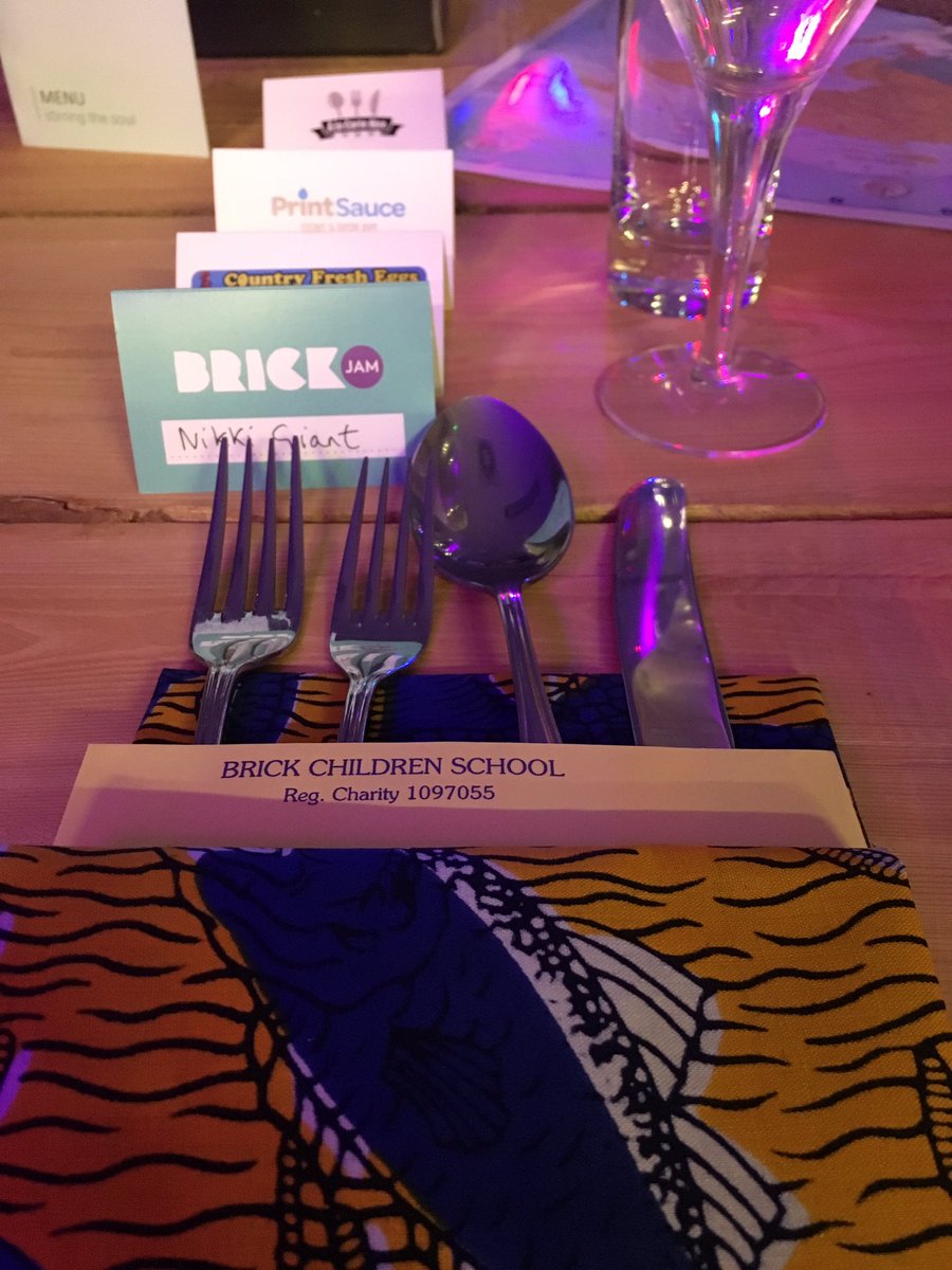 NikkiGiant's tweet photo. A fantastic night at #brickjam2 raising funds with @ITVCaroleGreen for Brick School in Nepal. Thanks @DirtySerifs for the invite! https://t.co/vNUy9WaIiC