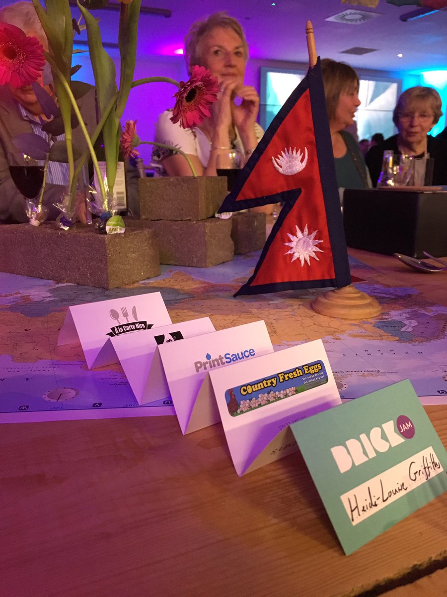 NikkiGiant's tweet photo. A fantastic night at #brickjam2 raising funds with @ITVCaroleGreen for Brick School in Nepal. Thanks @DirtySerifs for the invite! https://t.co/vNUy9WaIiC
