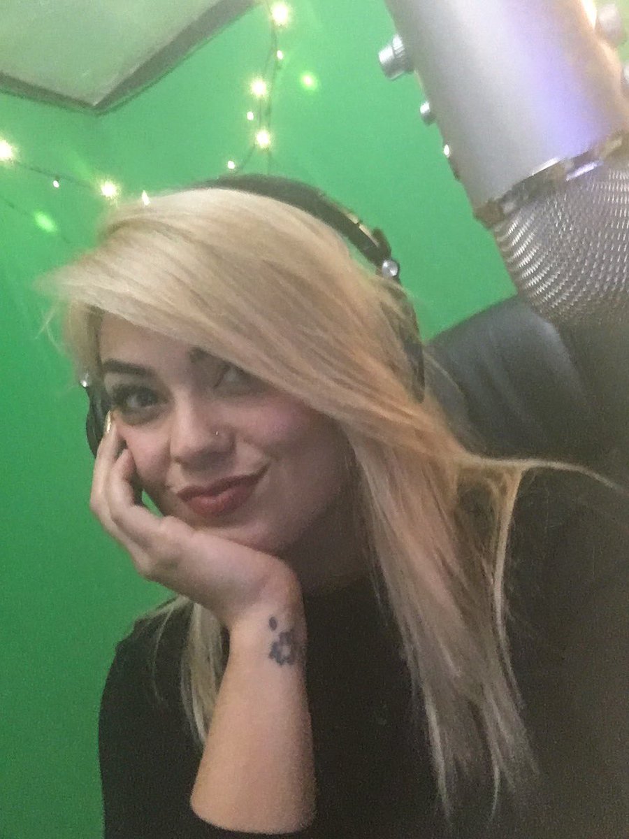 estherbearlive's tweet photo. @DutchBrawlers @TheFangtastic @KIFrance @KillerInstinct @KI__UK @KI_Central @ultimatetoy @Ultra_Arcade @IToTheG getting #bootyclapped 😂 https://t.co/HmTsa6E9GS