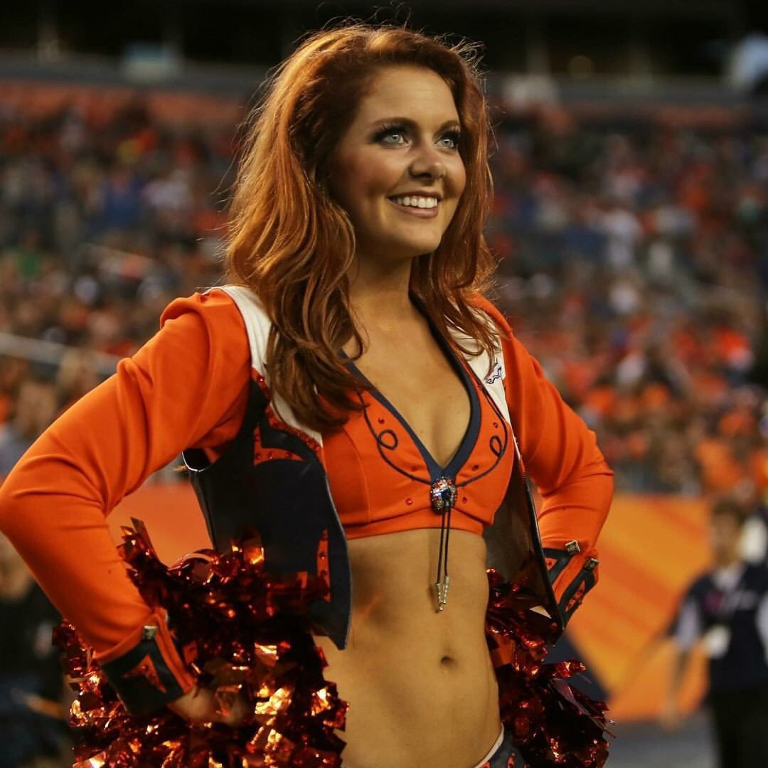 BroncosCheer's tweet photo. Thank you, @DBC_Hayle! #FarewellFriday #DBC2016 https://t.co/fJyQn5pvnj