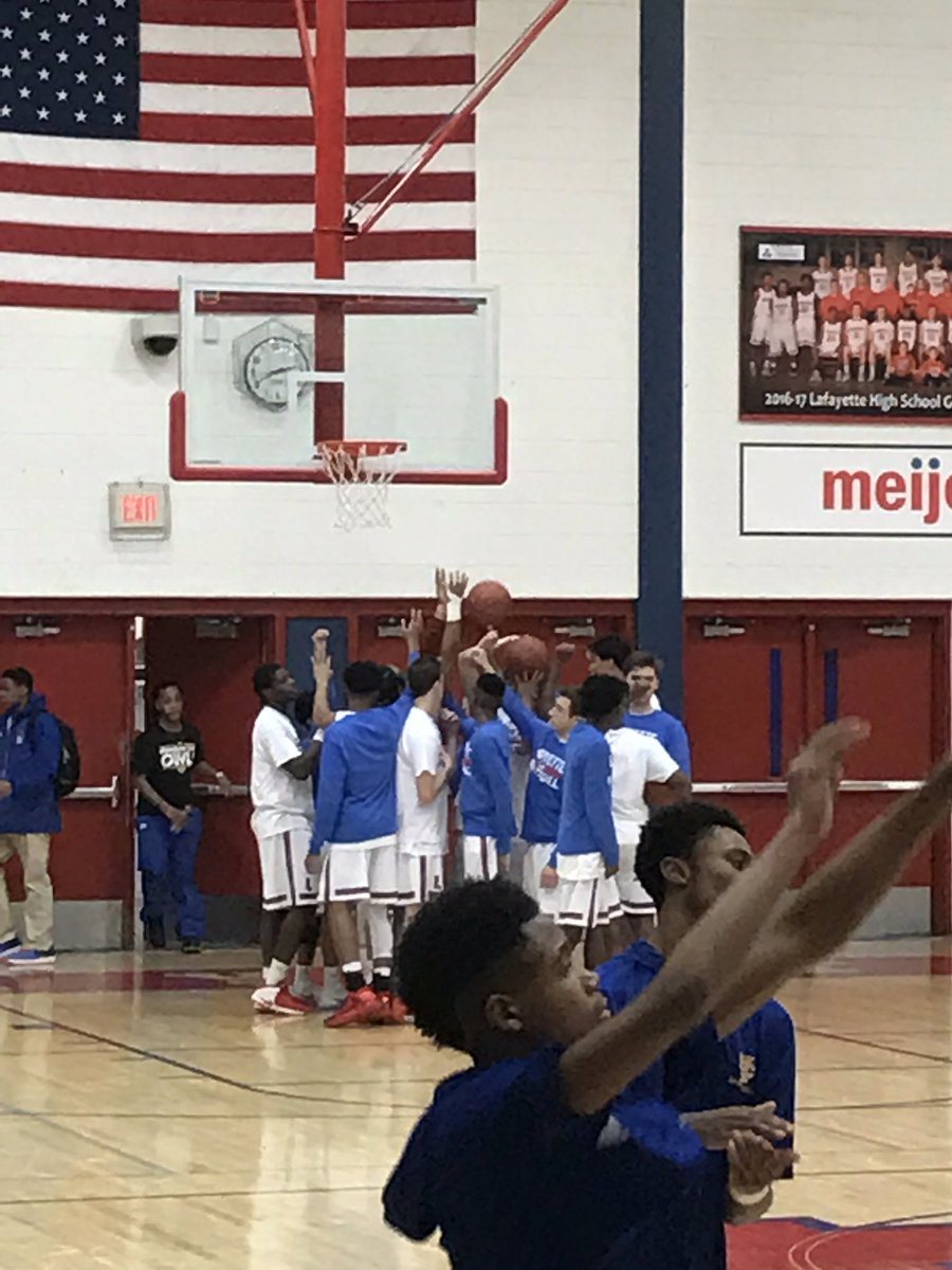MrSchollLTMS's tweet photo. Generals ready to take on the Blue Devils! #CityRivalry #BballintheLEX https://t.co/tKYRoZoNEP