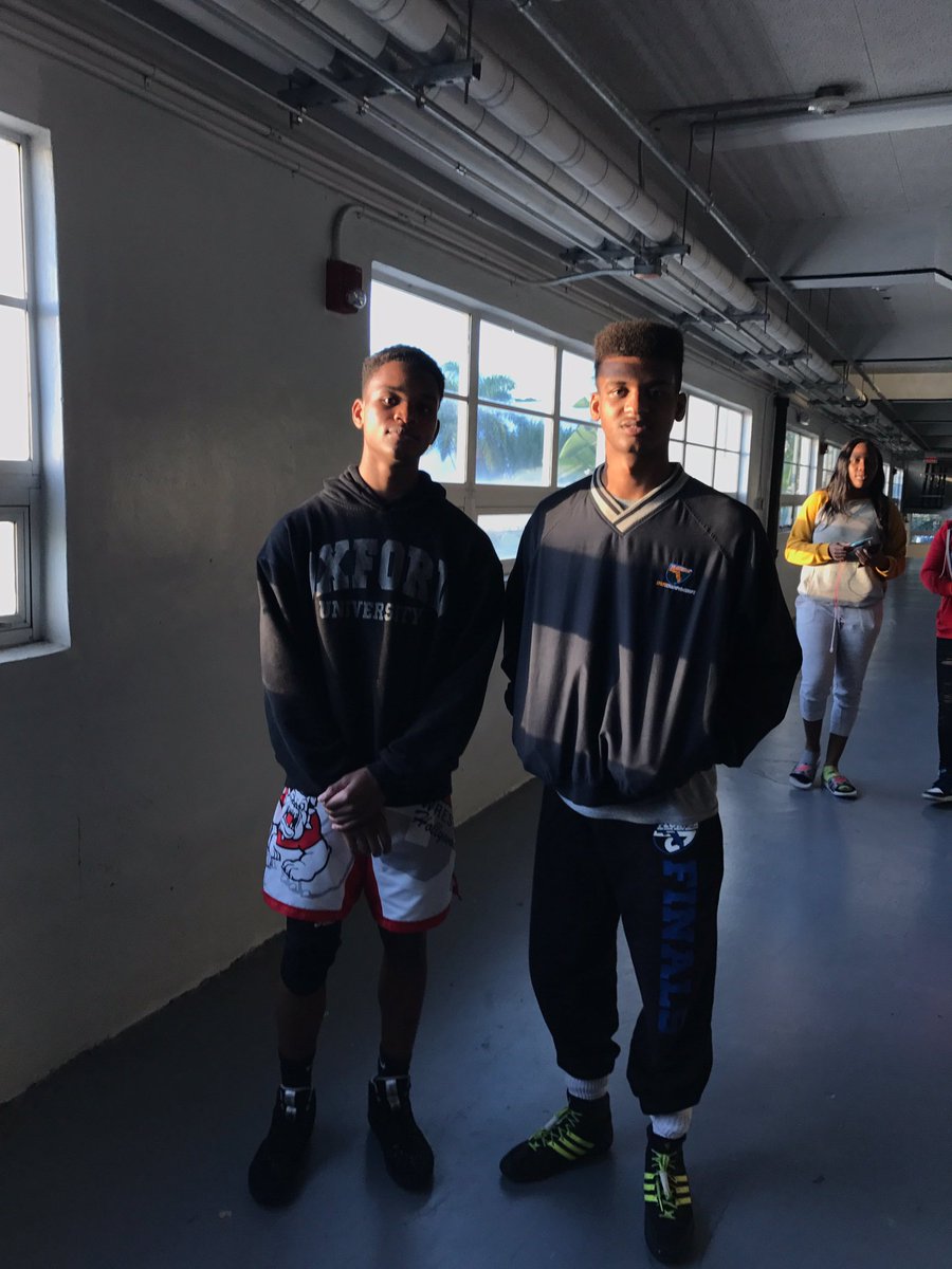 999Kayx's tweet photo. Different schools same blood💉 me & little brother got the same goal #2017StateChamp 🏆 https://t.co/dSSN3fhJwZ