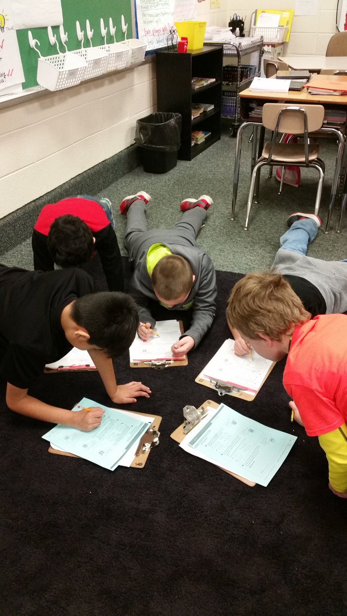 VFosterDCES's tweet photo. Students learning from each other. @DebbieMetzger1 @DCESOracles https://t.co/4TVwyG9Cxr