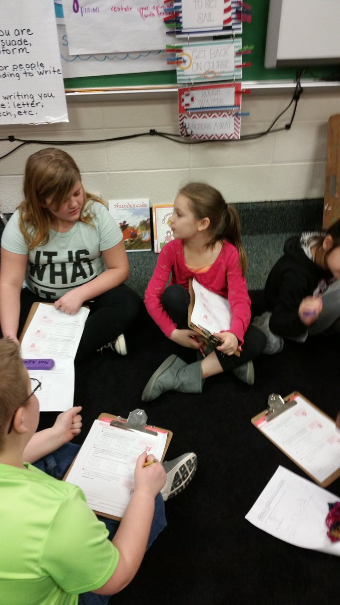 VFosterDCES's tweet photo. Students as teachers. @DCESOracles @DebbieMetzger1 https://t.co/8Y6i2HiFbh