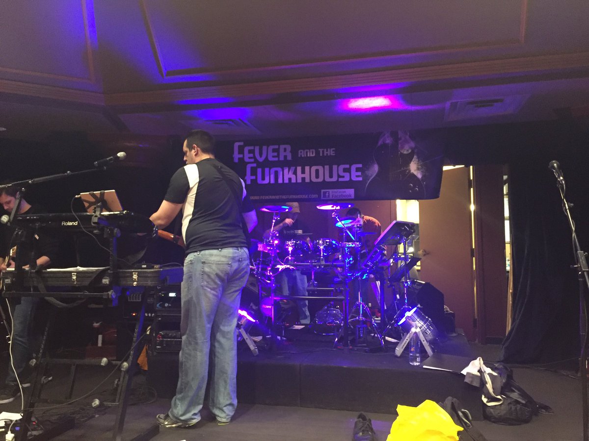 Funkhouse1's tweet photo. The Funkhouse live in :60🎶
@Funkhouse1 @AmeristarCB https://t.co/r4rAxejqRt