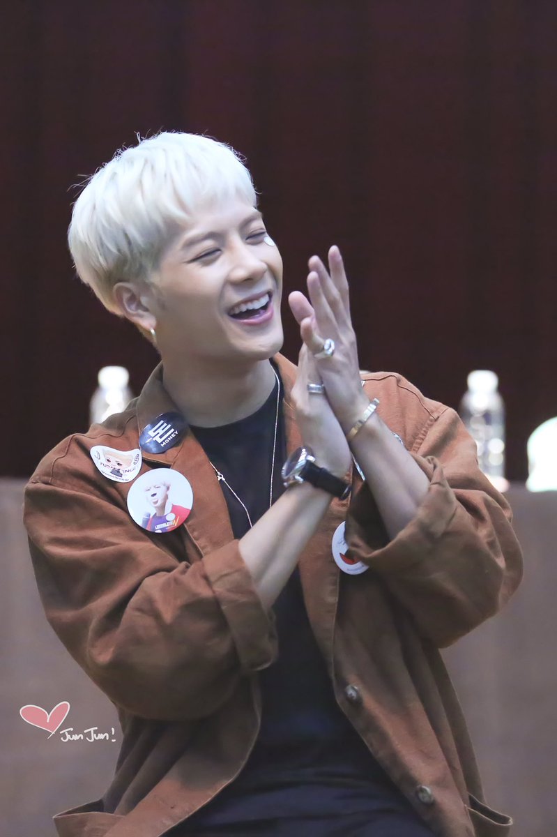 JunJun_328's tweet photo. 새해복 많이 받으세용 #jacksonwang #잭슨 #王嘉爾 https://t.co/0Hyk28oJ2a