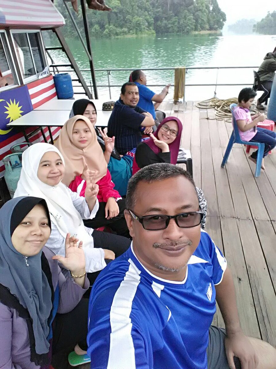 emoloverezdidi's tweet photo. Semua g holiday. Kena tinggal π #rumahbot #holidaybergerak https://t.co/wIVstSSEA9