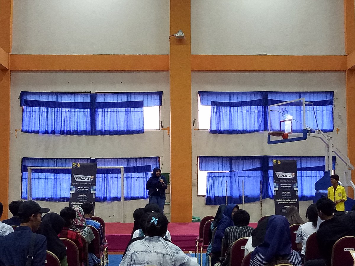 [LIVE REPORT]

Sedang berlangsung pembukaan TROFI 2017 berupa sambutan oleh Wakil Ketua BEM FEB UI dan Project Officer TROFI 2017 #BeTheBest