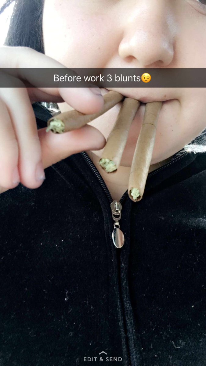 cutethaaangg's tweet photo. #howyoucoming #wakeandbake https://t.co/K1UDhtxo6i
